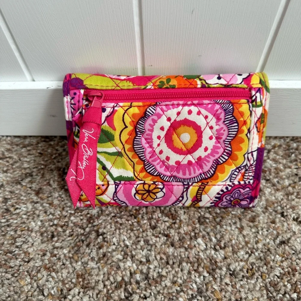 Vera Bradley Floral Quilted Trifold Wallet Zip Coin Pocket - Picture 2 of 6
